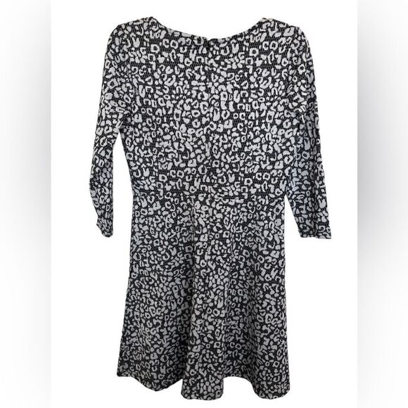 Loft Black/White Animal Print 3/4 Sleeve Knit Fit & Flare Dress Size 6P - Picture 2 of 9